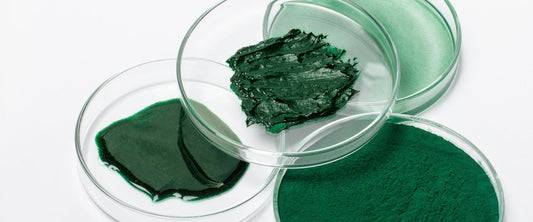 Das grüne Gold der Biologie: Warum Spirulina-Extrakt die Hautpflege revolutioniert